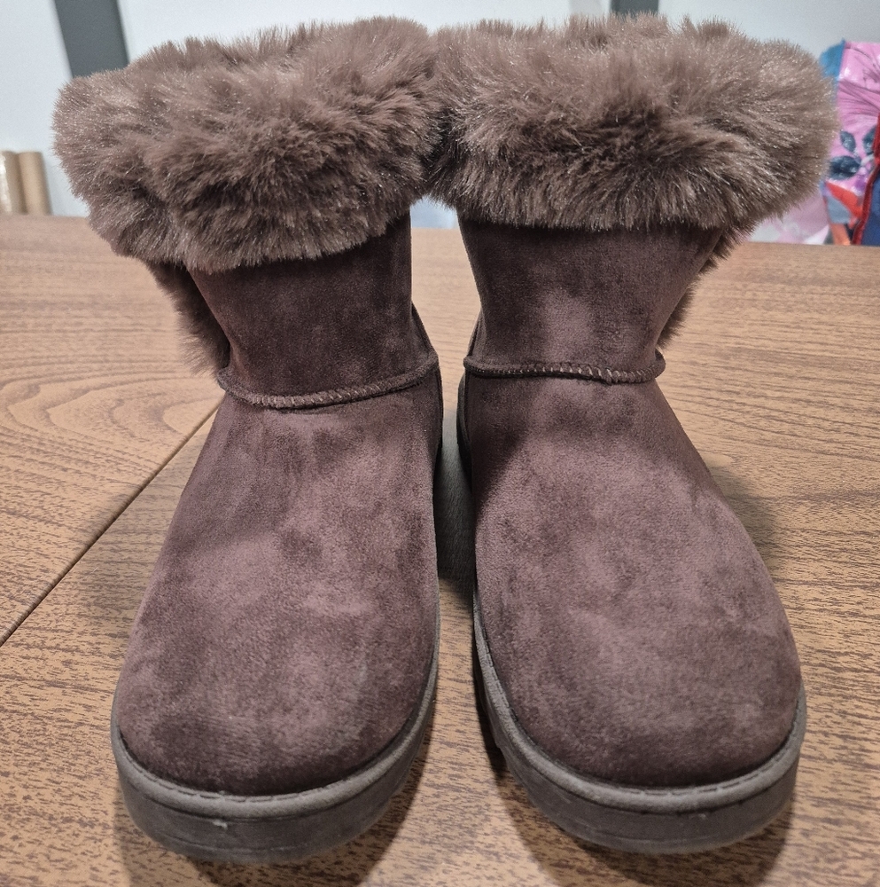 Like New! White Mountain Faux Suede And Fur Boots - Picture 2 of 9